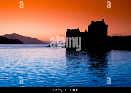 Abendlicht über Loch Duich und die schottische Insel Burg Eilean Donan in Highland Region.  SCO 5430 Stockfoto