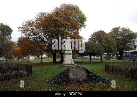 Die Statue von Königin Victoria in Victoria Gardens Brighton UK Stockfoto