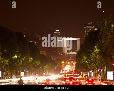 Zeigen Sie an, Avenue De La Grande Armee in Richtung Grande Arche La Defense Paris Frankreich Stockfoto