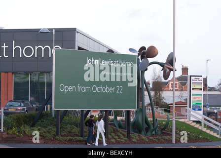 John Lewis neue Konzept "John Lewis zu Hause" speichern öffnet in Poole, Dorset. Dies ist die erste Filiale unter diesem neuen Banner. Stockfoto