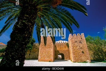 Portugal, Algarve: Historische Stadtmauer und Eingang in Lagos Stockfoto