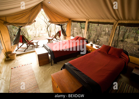 Innenraum des Zeltes im JK Mara Camp - in der Nähe von Masai Mara National Reserve, Kenia Stockfoto