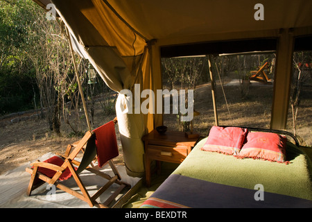 Innenraum des Zeltes im JK Mara Camp - in der Nähe von Masai Mara National Reserve, Kenia Stockfoto