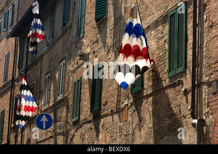 Banner als Teil des Palio di Siena Toskana Italien Stockfoto