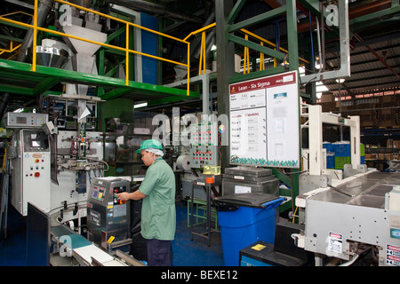 Café Britt Kaffeefarm, Verarbeitung Fabrik und Rösterei, in der Nähe von Barva de Heredia, San Jose, Costa Rica. Stockfoto