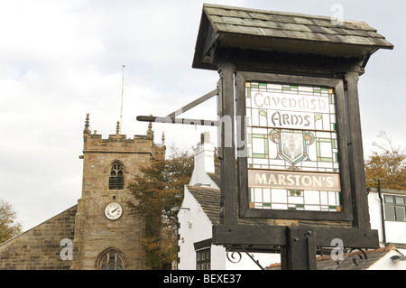 St. James Kirche und lokalen Pub in Brindle Dorf, Lancashire, England Stockfoto