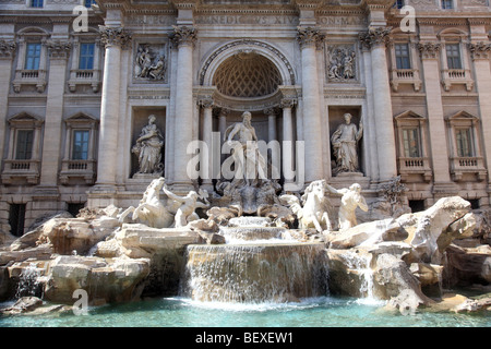 Der Trevi-Brunnen (Fontana di Trevi) in Rom Stockfoto