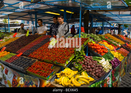 Obst und Gemüse Stall Hätorget Marktplatz in Mitteleuropa Stockholm Schweden Stockfoto