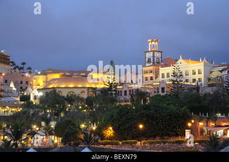 Playa del Duque in der Nacht. Kanarische Inseln-Teneriffa, Spanien Stockfoto