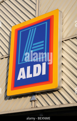 Aldi Supermarkt anmelden Stockfoto