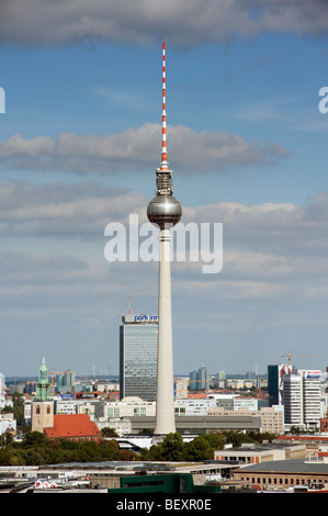 Detail der Fernsehturm oder Fernsehturm am Alexanderplatz in Berlin-Deutschland Stockfoto