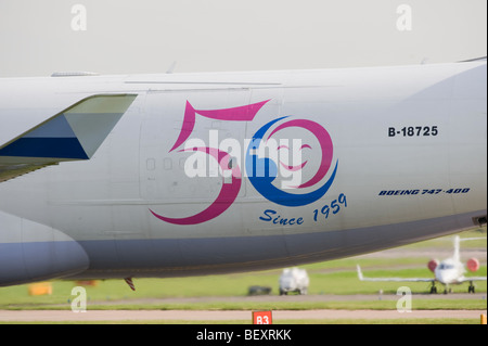 Hintere Rumpfsektion der China Airlines Cargo Boeing 747-409F Frachter Airliner B-18725 Rollen am Flughafen Manchester England Stockfoto