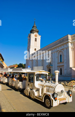 Touristischer Zug vor Franziskanerkirche Pecs Ungarn Europa Stockfoto