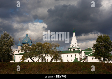 Die Ansicht der Suzdal Kreml. Gegründet im 11. Jahrhundert war die antike Stadt einst die Hauptstadt von Russland Stockfoto