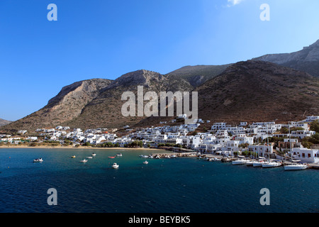 Griechenland-Kykladen-Sifnos-Blick auf Hafen Stockfoto