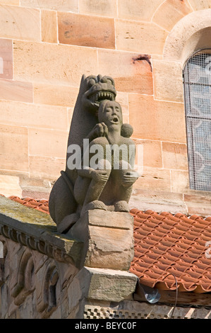 der Löwe - böse - verführerische Mann - die Kirche der Heiligen Peter und Paul in Rosheim - Elsass - Frankreich Stockfoto