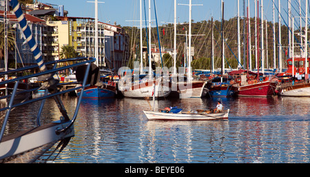 Angelboot/Fischerboot Hafen von Fethiye Türkei Stockfoto