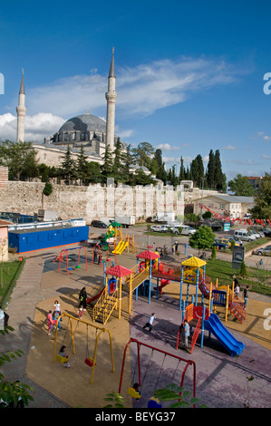 Istanbul Türkei Moschee Spielgelände Eyup Kinder Stockfoto
