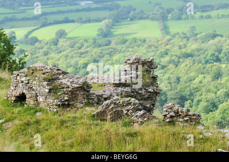 Zerstörte Wand des Castell Dinas, Brecon Beacons, Powys, Wales Stockfoto