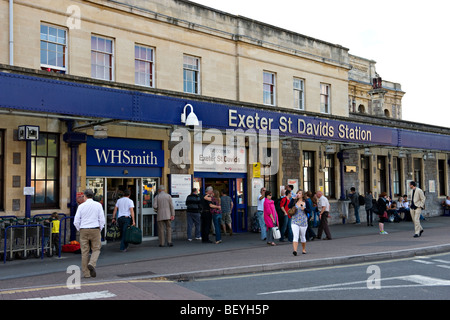 Eingang zum Exeter Str. Davids Railway Station, Exeter, Devon, UK. Stockfoto