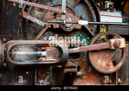 Detail ein Dampf betriebene Sägewerk tuckern entfernt beim Fräsen eines Protokolls. Auf eine antike Maschinen Messe in Washington gesehen. Stockfoto