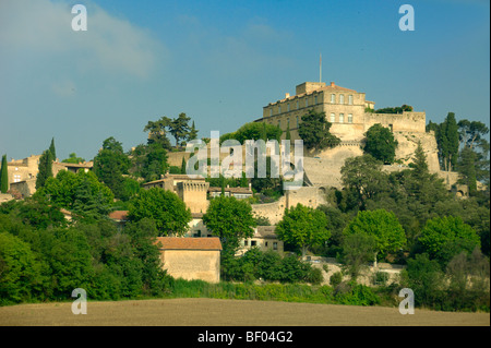Am frühen Morgen Blick auf Ansouis thront oder Hilltop Village & Château Lubéron Regionalpark Provence Frankreich Stockfoto