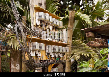 Stromzähler auf einen Telegrafenmast. Passi City Iloilo Philippinen Stockfoto