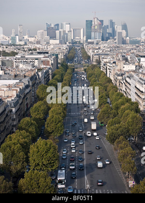 Zeigen Sie an, Avenue De La Grande Armee in Richtung Grande Arche La Defense Paris Frankreich Stockfoto