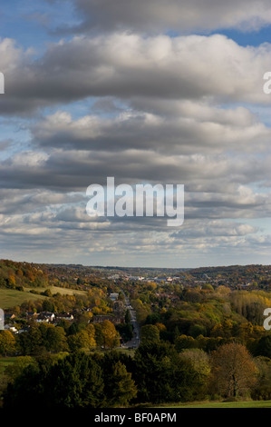 Chilterns ländlichen Landschaft Blick von West Wycombe Park Hill in Richtung High Wycombe, Buckinghamshire UK Stockfoto