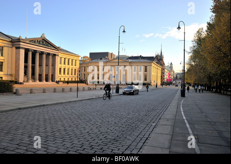 Die alte Universität von Oslo und Karl Johan Straße. Norwegen Stockfoto