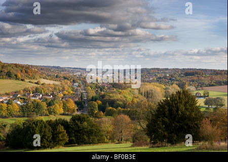 Chilterns ländlichen Landschaft Blick von West Wycombe Park Hill in Richtung High Wycombe, Buckinghamshire UK Stockfoto