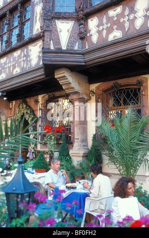 Menschen im Restaurant Taverne Katz, Maison Katz, Saverne, Elsaß, Frankreich Stockfoto