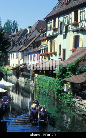 Bootsfahrt, Canal in Petite Venise, Colmar, Elsass, Frankreich Stockfoto