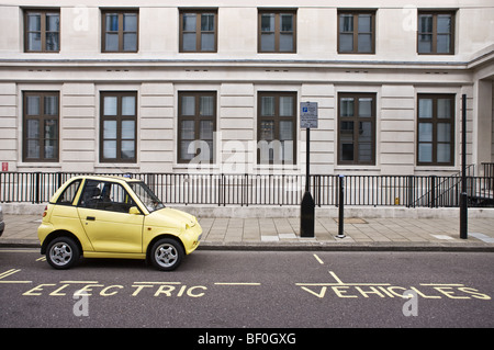 Ein Elektroauto Gebühren bis auf eines der Westminster "Saft Point" Stellplätze Stockfoto