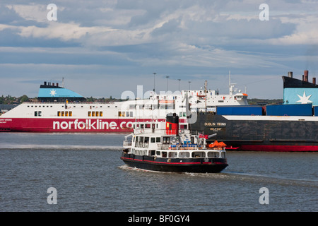 Boote auf dem Mersey, Liverpool, England. Stockfoto