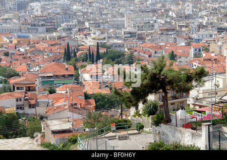 Moderner Wohnungsbau mit Blick auf die Stadt Thessaloniki Nordgriechenland Stockfoto