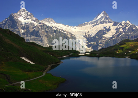 Das Berg-See-Bachalpsee anschauen Sie, an der Schweizer Alpen, Grindelwald, Berner Oberland-Schweiz Stockfoto