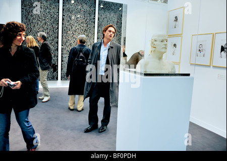 Paris, Frankreich, Menschen besuchen jährlich zeitgenössische Kunst zeigen, FIAC, im Grand Palais, Blick auf 'Moderne Skulptur', Büste Stockfoto