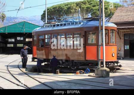 Historische Straßenbahn unter Reparatur, Sóller, Mallorca, Spanien Stockfoto