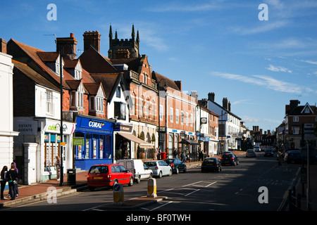 Blick auf High Street Läden in East Grinstead West Sussex Stockfoto