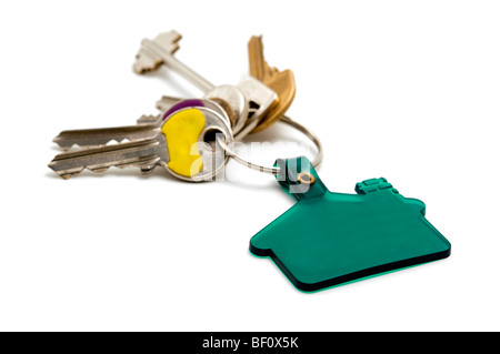 Hausschlüssel auf weißem Hintergrund Stockfoto