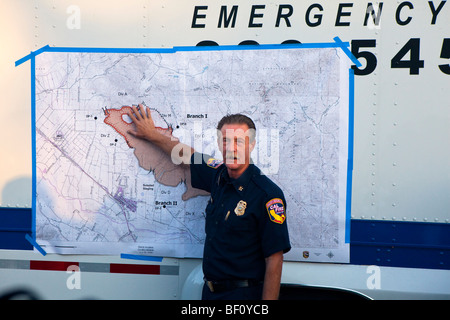 Wildland Feuerwehrleute in Kalifornien Gloria ein Lauffeuer in Monterey County. CALFIRE / CDF Stockfoto