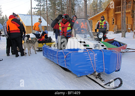 Ski-Doo Motorschlitten, Schneemobil, weißes Meer, Russland Stockfoto