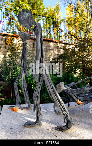 Paris, Frankreich - Friedhof Pere Lachaise, Denkmal für Juden, die im Zweiten Weltkrieg in das Konzentrationslager Auschwitz deportiert wurden. Moderne Skulptur, Judenverfolgung, Stockfoto