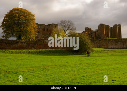 Kenilworth Castle mit bedecktem Himmel Herbstzeit Stockfoto