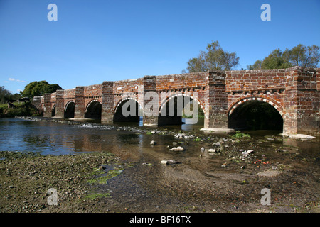 Sturminster Marshall - The River Stour in ruhige herbstliche Stimmung von White Mill Bridge gesehen Stockfoto