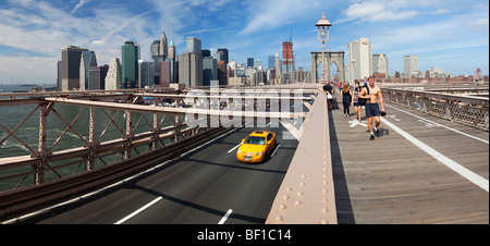 New Yorks Skyline und Brooklyn Bridge Stockfoto