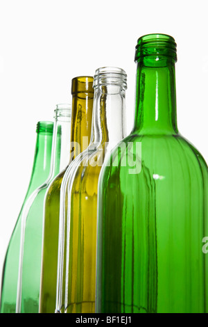 Eine Reihe von recyclebaren Glasflaschen Stockfoto