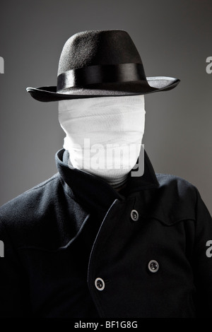 Ein Mann mit seinem Gesicht in Bandagen eingewickelt Stockfoto