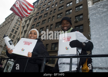 Volkszählung Arbeitnehmer fördern die Volkszählung 2010 im Rahmen ihrer Öffentlichkeitsarbeit-Kampagne in der muslimischen Welt-Day-Parade in New York Stockfoto